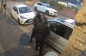 سرقة تحت تهديد السلاح الأبيض في لندن