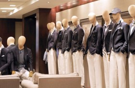 لص تنكر بهيئة تمثال ليسرق المجوهرات