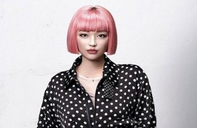 عارضات افتراضيات يجنين الملايين على مواقع التواصل