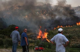 قتيل وإجلاء الآلاف جراء حرائق الغابات في إسبانيا 