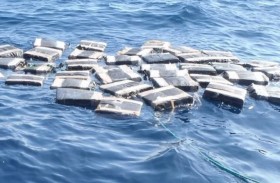 يعثر على 22 كيلو كوكايين عائمة في المحيط!