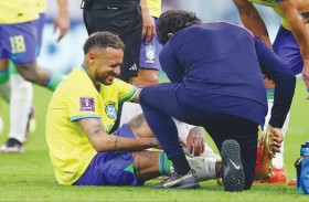 إصابة نيمار بالتواء في الكاحل 
