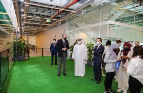 وزير الصحة يطلع على تجربة الاستدامة والتنوع الحيوي في جناح البرازيل