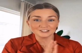 مضيفة طيران تكشف أهم حيلها لإقامة آمنة في الفندق