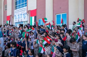 وفد من القوات المسلحة يزور مدارس أم القيوين ويدعو لحضور حصن الاتحاد 7