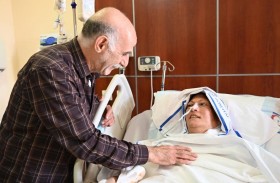 أطباء مستشفى توام يزيلون عدة أورام من دماغ مريضة خمسينية في جراحة معقدة استغرقت 22 ساعة وأعادوها لممارسة حياتها الطبيعية