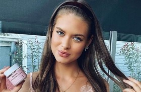 يكسبان 600 ألف دولار عبر بيع قناع نوم ثوري