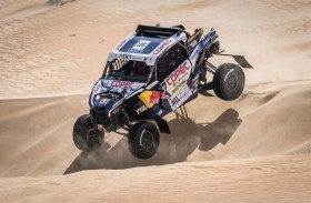 نجوم الدراجات النارية يخوضون غمار  المرحلة الأخيرة من رالي أبوظبي الصحراوي وسوندرلاند يتعرض لضغط شديد