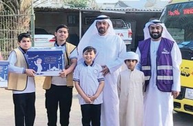 جمعية الإمارات للسرطان تقدم الهدايا وتوزع السلال الغذائية على الأسر المتعففة في منطقة العامرة