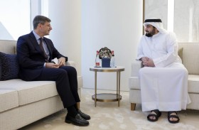 أحمد بن محمد يستقبل سفير فرنسا ويبحث معه سبل تعزيز التعاون في المجال الرياضي والأولمبي