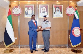 قائد عام شرطة أبوظبي يلتقي قائد عام الشرطة الصومالية