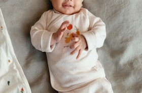 أم تبيع طفلها لسداد ديون زوجها