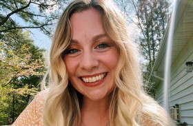 معلمة أطلق تلميذها النار عليها تقاضي مدرستها 