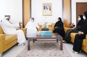 «أراضي عجمان» ومؤسسة حميد بن راشد النعيمي الخيرية تستعرضان الآلية الجديدة للمزادات العقارية