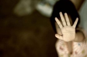 يقتل طفلته ويحاول إبادة أسرته بالكامل 