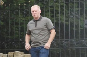 الشرطة الإنجليزية تداهم منزل بول سكولز