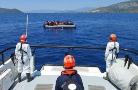 مهاجرون يتهمون خفر السواحل اليوناني بعدم إنقاذهم 