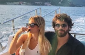 جان يامان برفقة خطيبته الإعلامية الإيطالية