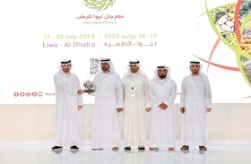 تكريم الجهات الراعية والداعمة والمشاركة في ليوا للرطب