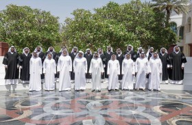 أمام محمد بن راشد .. أعضاء جُدد في النيابة العامة بدبي يؤدون اليمين القانونية