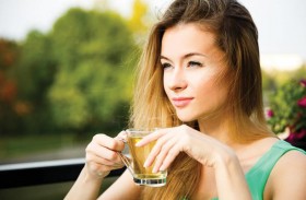 طبيبة تكشف عن أخطار الإفراط بتناول الشاي الأخضر