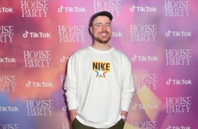 يوتيوبر يعالج ألف كفيف على نفقته الخاصة