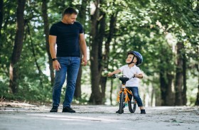 شرطة أبوظبي و«الطفولة المبكرة» تحثان على استخدام الأطفال للدراجات الهوائية بأمان