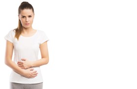 أخصائي أورام يحدد الأعراض الأولى لسرطان المعدة