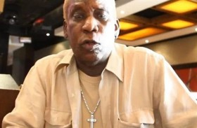 وفاة ستيفن صاحب أغنية ليمون ليمونيرو