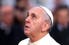 البابا يقدّم المثلجات للمساجين