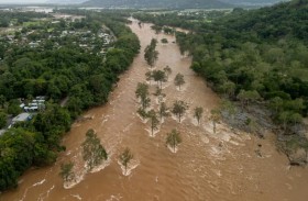 إعصار يحاصر 700 شخص شمالي أستراليا