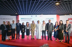 حسين الحمادي يزور جناح تريندز ويُثني على إصداراته ويشهد عددًا من فعالياته