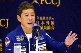 الملياردير مايزاوا: السفر للفضاء جعلني شغوفا بالأرض 