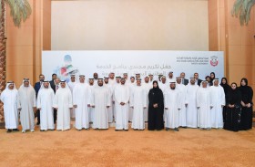 أحمد بن طحنون يشهد تخريج الدورة الرابعة لمجندي الخدمة الوطنية البديلة