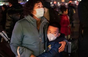 روسيا تحذر من القبلات والأحضان