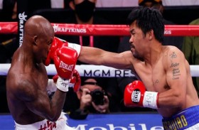 أوغاس يهزم باكياو ويحتفظ بلقب وزن الوسط