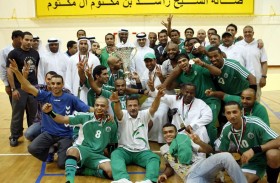 «فاضل عباس» يعتزل كرة اليد بعد مسيرة 35 عاماً