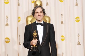 دانيال دي لويس.. يعيش  الفن كحياة كاملة لا كحرفة 