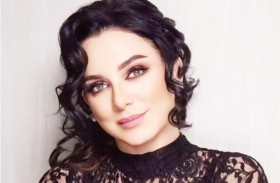 سلاف فواخرجي تغني للميلاد وتحتفي بـ سامية الجزائري