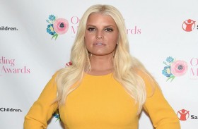 عملية تجميل تصيب جيسيكا سيمبسون بعدوى