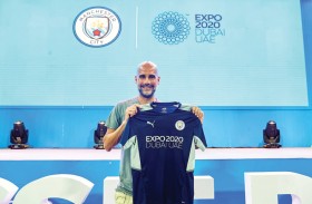 جوارديولا يلتقي المواهب بمدارس سيتي في إكسبو دبي 2020