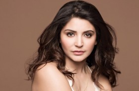 أنوشكا شارما في صورة مع ابنتها للمرة الأولى