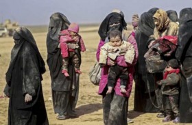  سوريات عائدات من مخيم الهول يواجهن رفض المجتمع في الرقة 