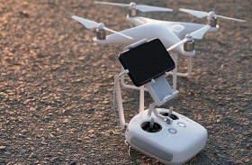 ينقذ عائلته باستخدام هاتف وطائرة درون