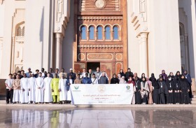 45 طالبًا وطالبة من الجامعة القاسمية يؤدّون مناسك العمرة