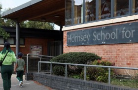 ارتفاع تكلفة التعليم الخاص يُثقل كاهل العائلات في بريطانيا