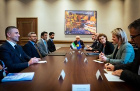 عبدالله بن زايد يلتقي نائبة رئيس الوزراء وزيرة خارجية كوسوفو 