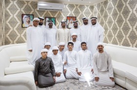 خليفة بن طحنون يواصل زياراته لأسر الشهداء في إمارة دبي