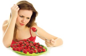 ماذا يحدث لجسمك عند تناول الفراولة كل يوم؟