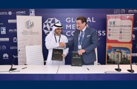 مذكرة تفاهم بين جمعية الصحفيين والجامعة الأمريكية في الإمارات لتطوير الكوادر الإعلامية